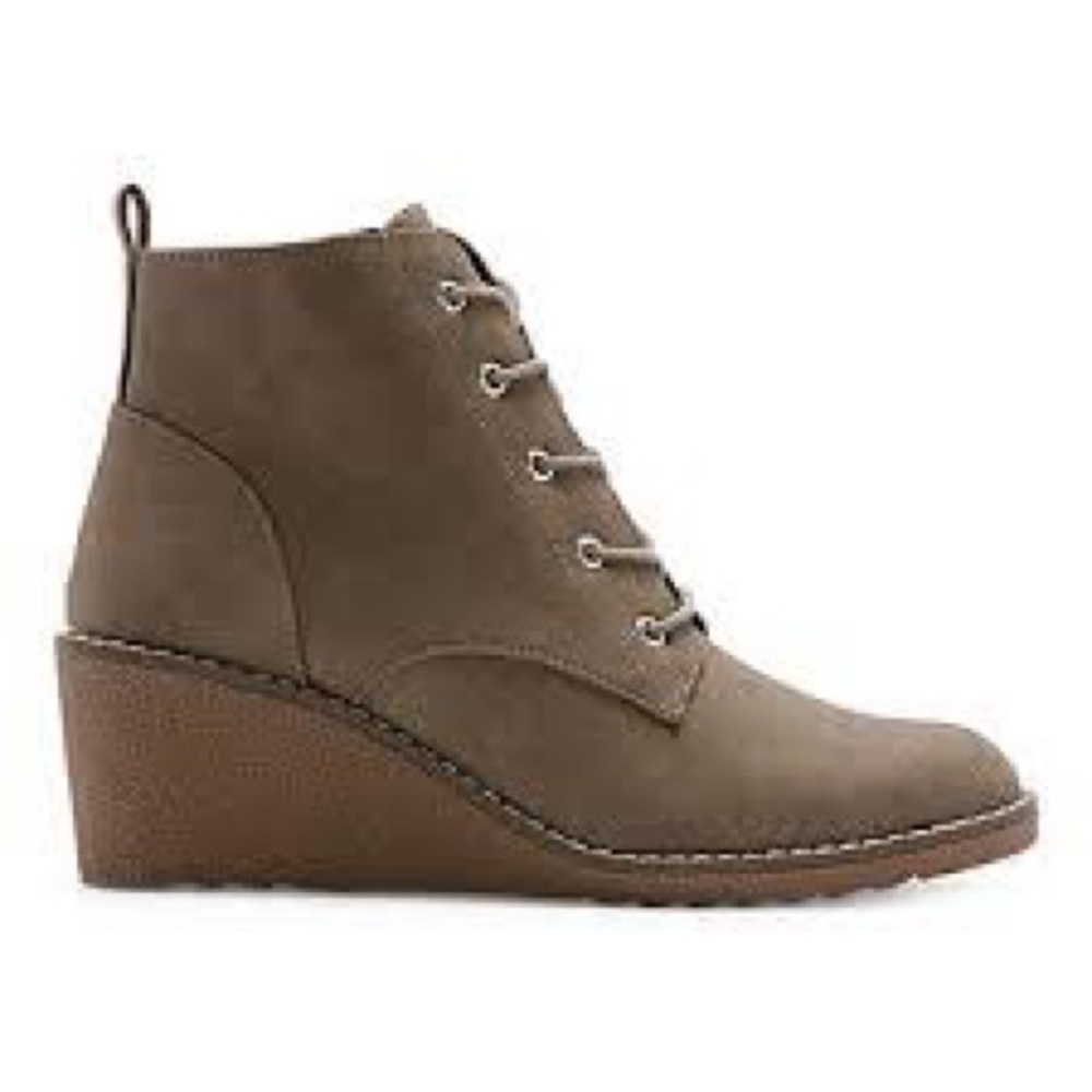 A.n.a. Size 7 Heeled Wedge Boots - Picture 2 of 7